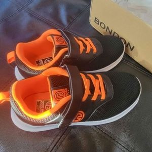 Boys size 4 shoes